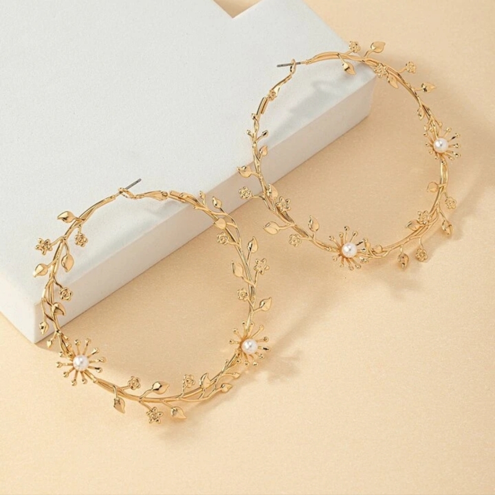3 For $13❤️Elegant Gold Floral Hoop Earrings NWT